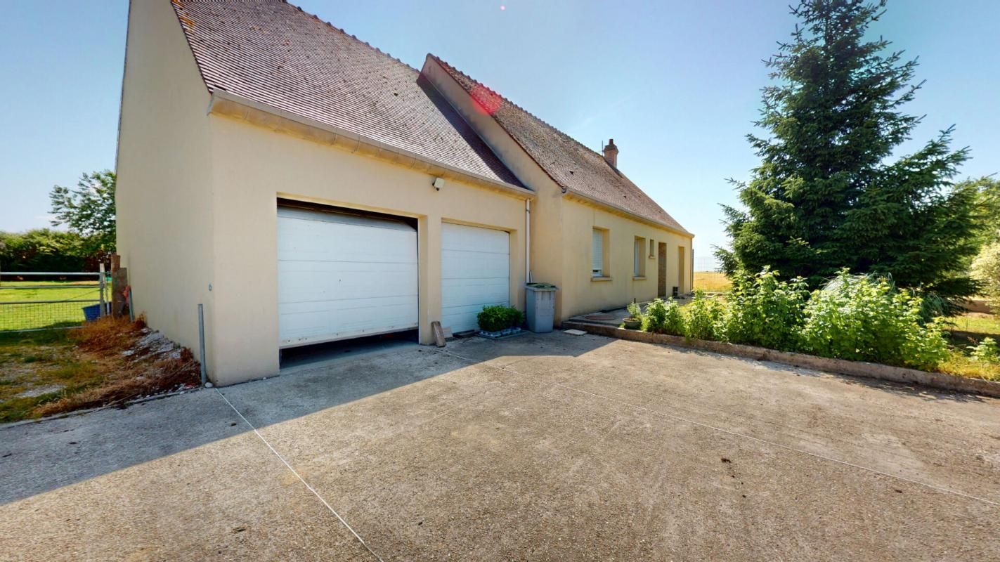 MAISON PLEIN PIED 5 pièces + 2 HANGARS + BOX CHEVAUX 630 000