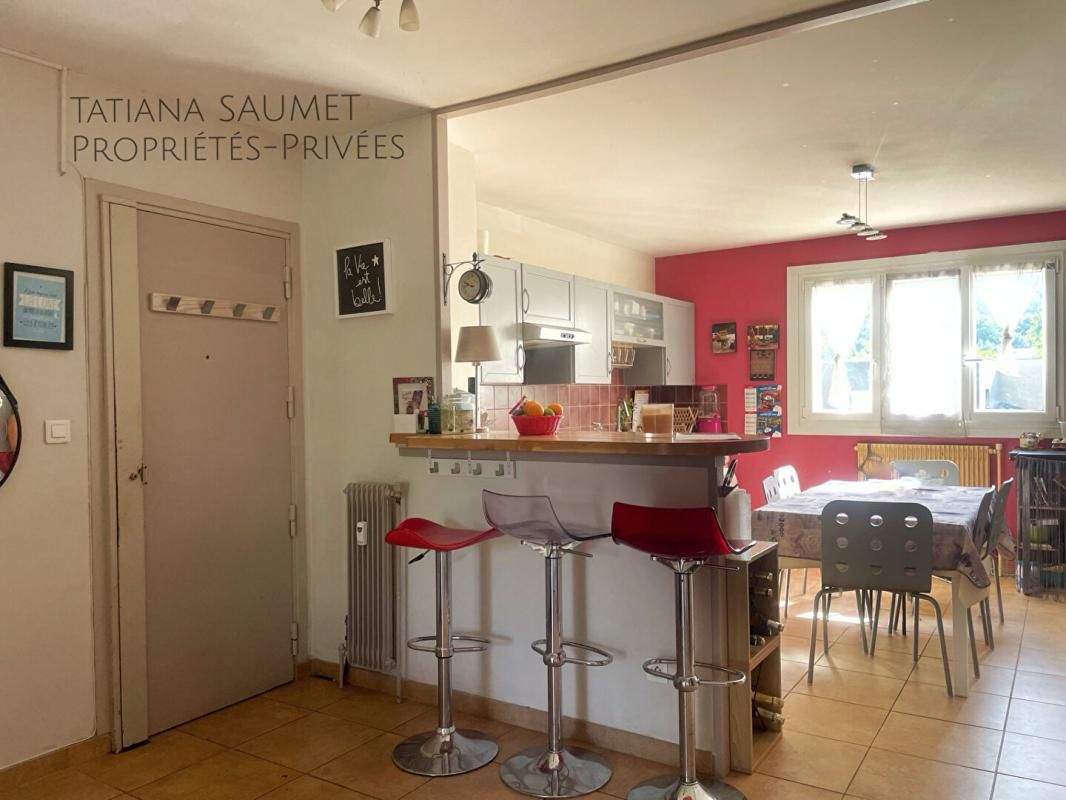 FONTAINES-SUR-SAONE Appartement Fontaines-sur-Saône 5 pièce(s) 104 m2 4
