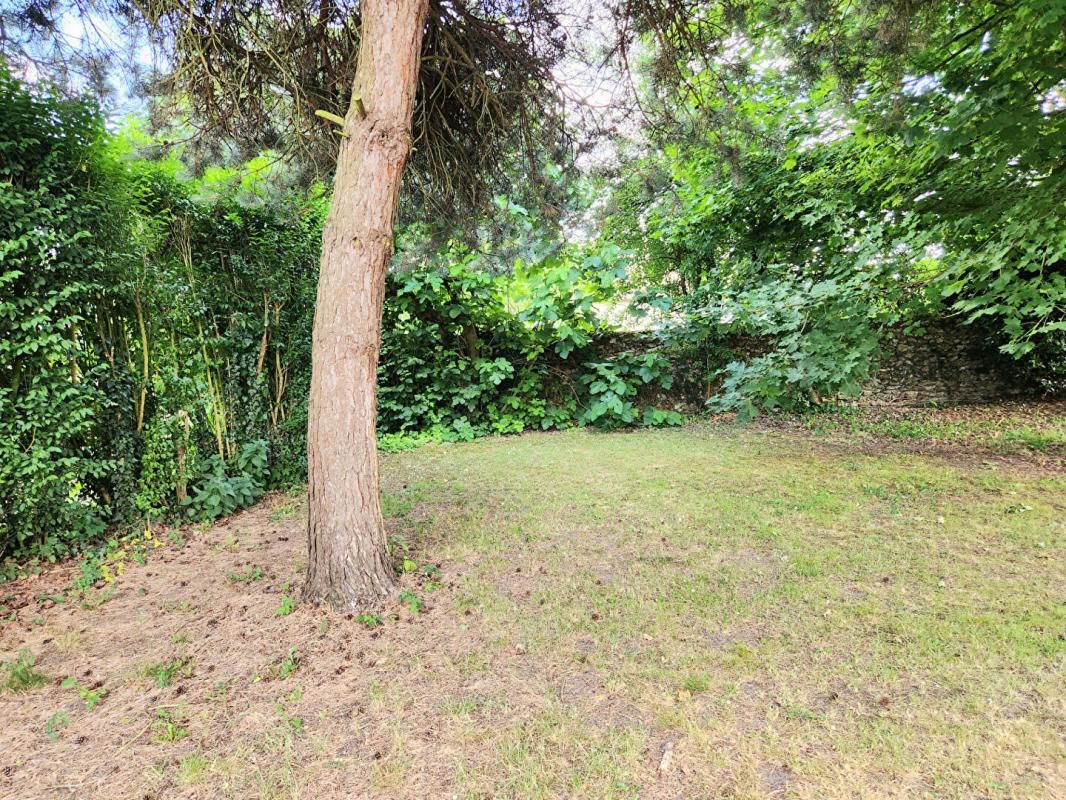 SAINT-AUBIN-SUR-GAILLON Champenard, belle propriété de 189 m2 en pierres - au calme - située dans un village bucolique - 4 chambres - sur un parc clos et arboré de 1.095 m2 avec dépendance et garage - Prix : 399.000 4