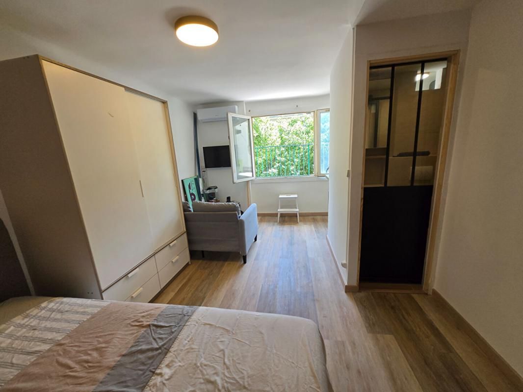 MARSEILLE-1ER-ARRONDISSEMENT Appartement Meublé et équipé 19.36 m2 + Terrasse 6 m2 1