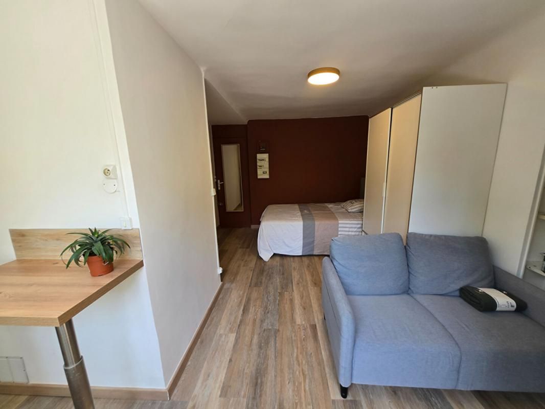 MARSEILLE-1ER-ARRONDISSEMENT Appartement Meublé et équipé 19.36 m2 + Terrasse 6 m2 2