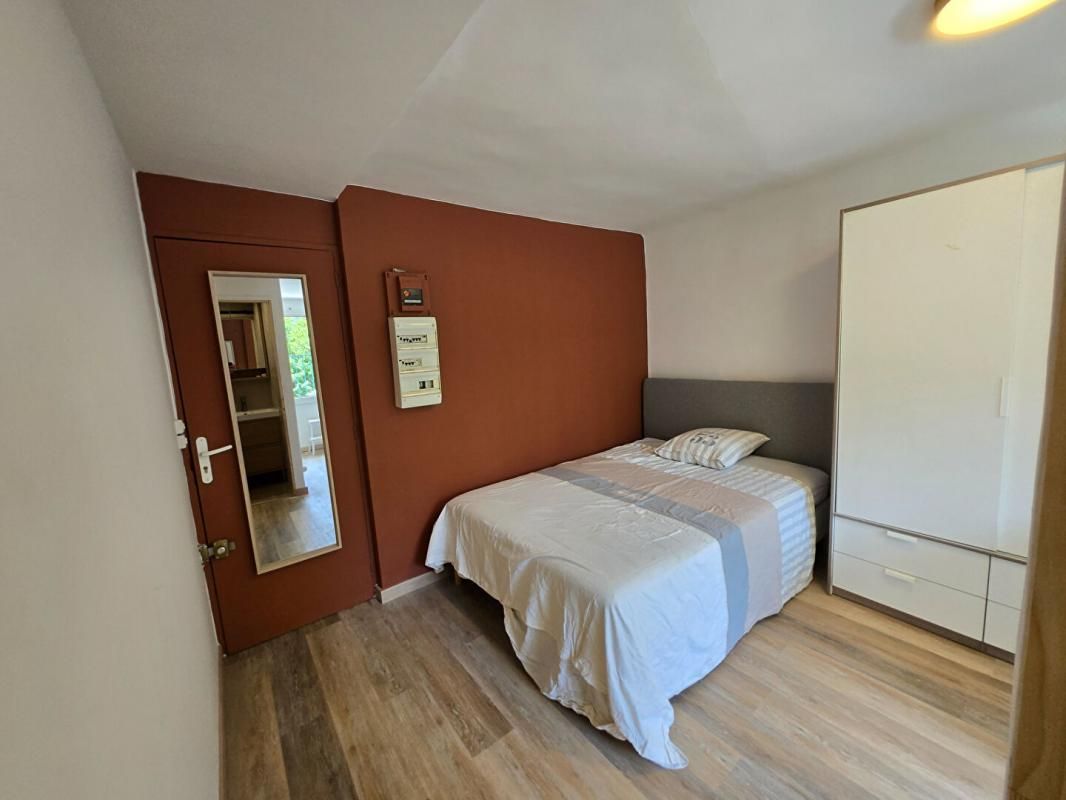 MARSEILLE-1ER-ARRONDISSEMENT Appartement Meublé et équipé 19.36 m2 + Terrasse 6 m2 3