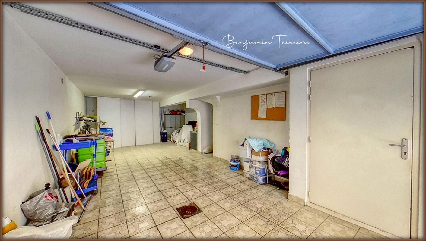 FREJUS Maison Frejus 4 pièce(s) 110 m2 + double GARAGE - salon / cuisine, 3 chambres, 2 WC, salle d'eau 3