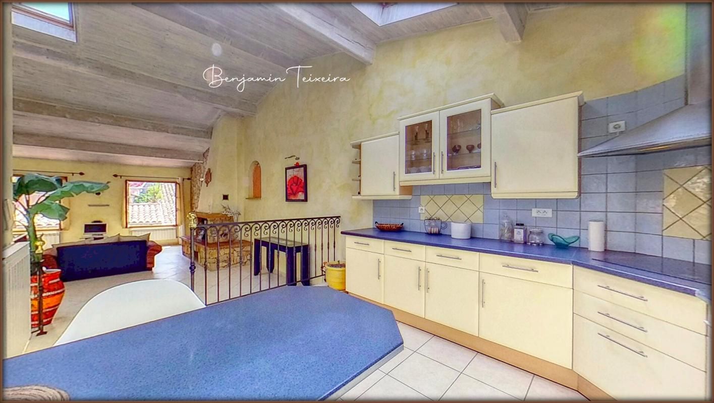 FREJUS Maison Frejus 4 pièce(s) 110 m2 + double GARAGE - salon / cuisine, 3 chambres, 2 WC, salle d'eau 4