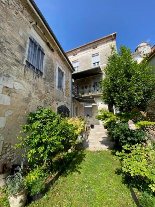 RIBERAC Demeure bourgeoise type hôtel particulier sur 257m2 habitable environ, plus grange en centre ville 1