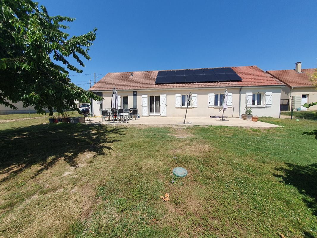 MOULINS-SUR-YEVRE Maison plain-pied Moulins Sur Yevre 6 pièce(s) 122 m2 1