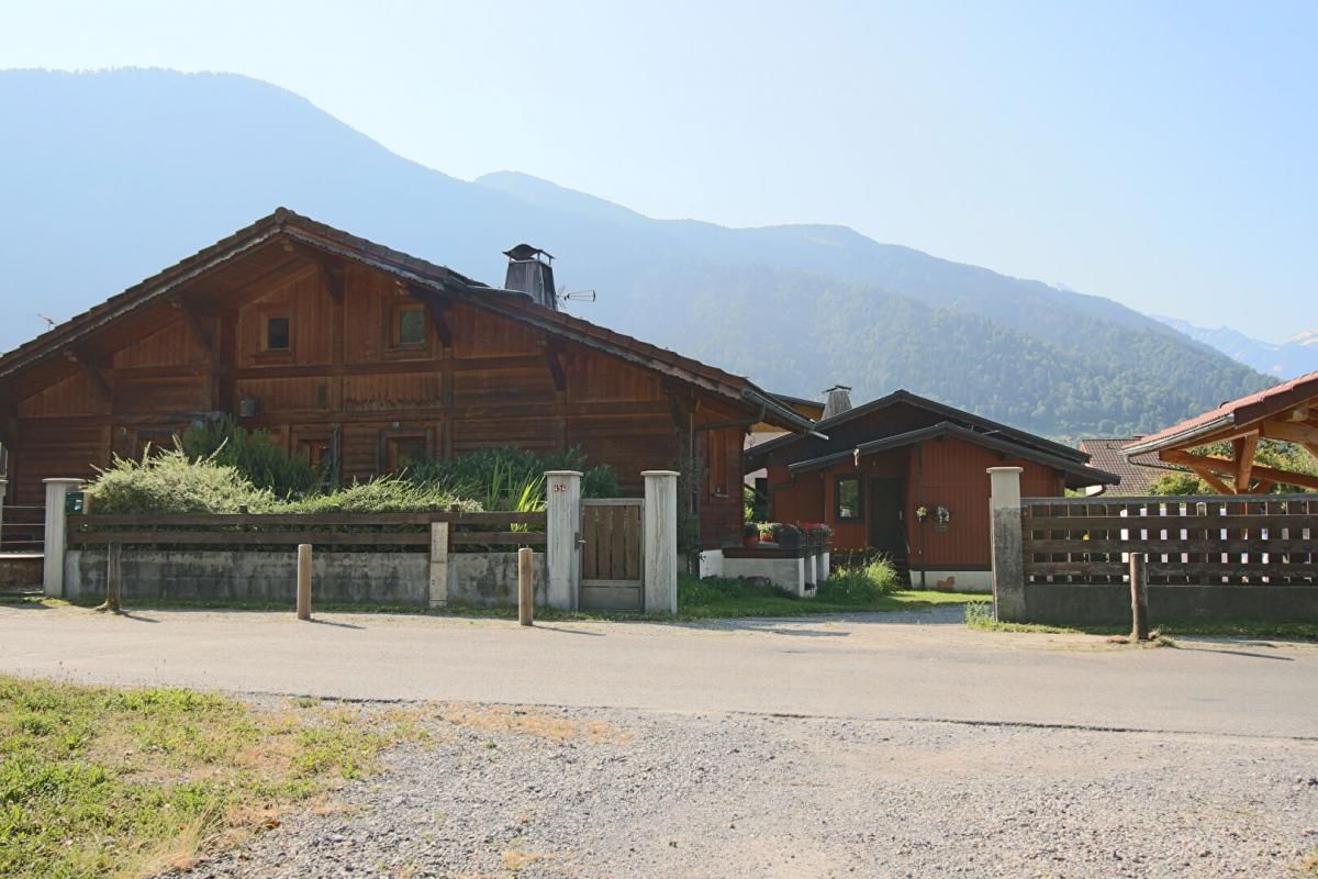 PASSY PASSY PROPRIÉTÉ 2 chalets sur terrain de 996 M2 740 000 euros 2
