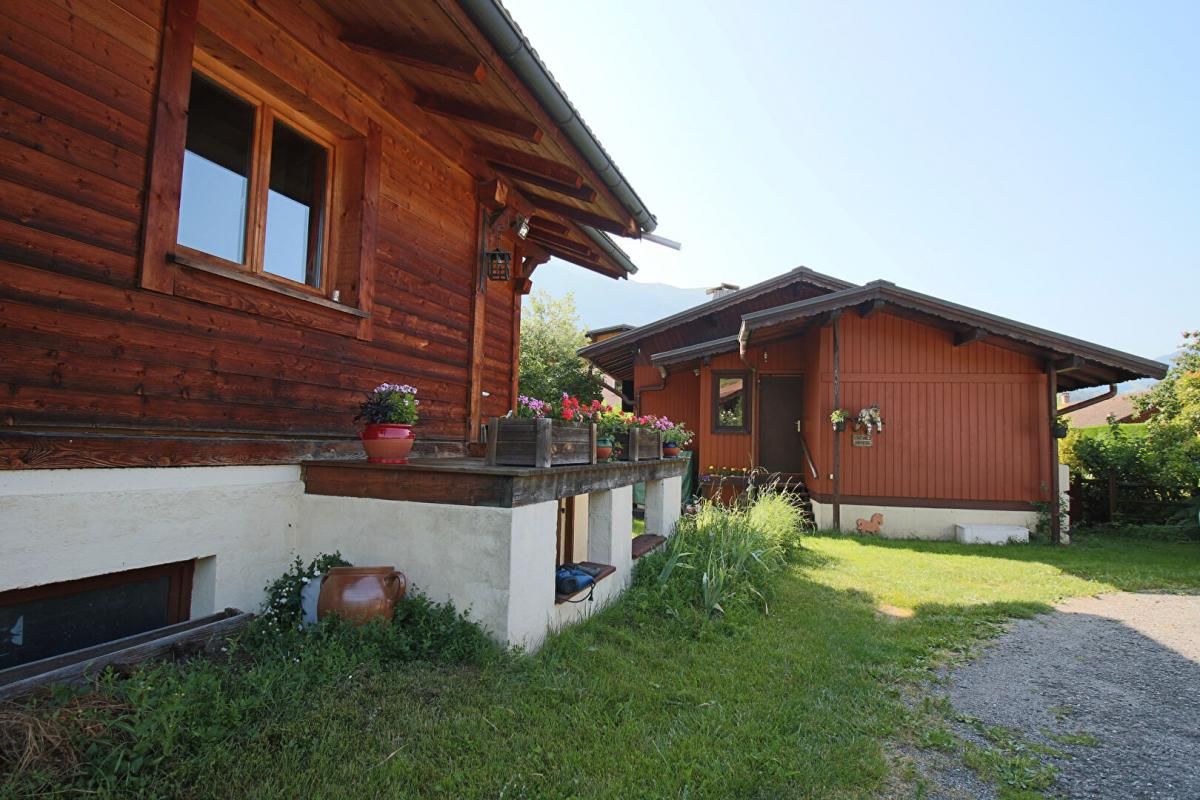 PASSY PASSY PROPRIÉTÉ 2 chalets sur terrain de 996 M2 740 000 euros 3
