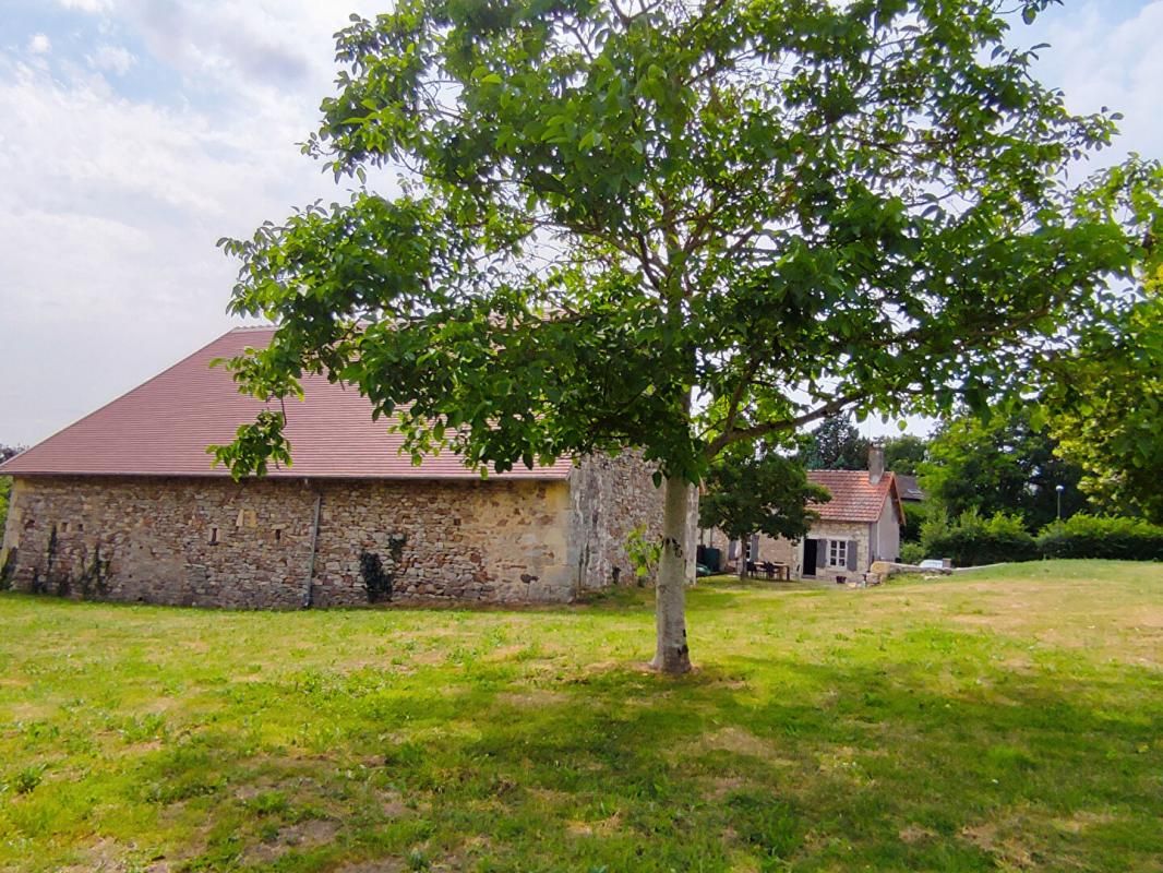 Maison de pays + grange du 18 ém sur 1 ha 40 de prairie