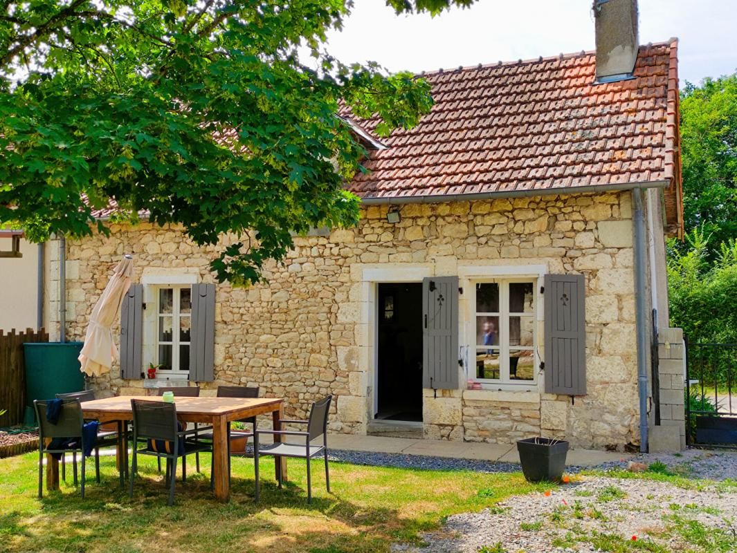 TOURNON-SAINT-PIERRE Maison de pays + grange du 18 ém sur 1 ha 40 de prairie 3