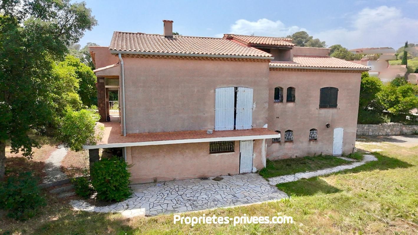 FREJUS Villa Fréjus-St Aygulf, 6 pièces, 167 m2, 1700m2 de terrain 4