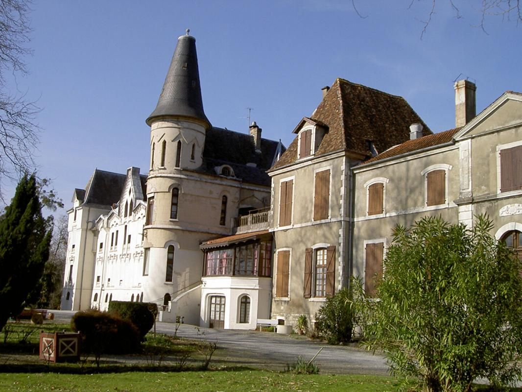 Demeure de prestige Salies De Bearn 50 pièce(s) 1980 m2 sur 1 ha