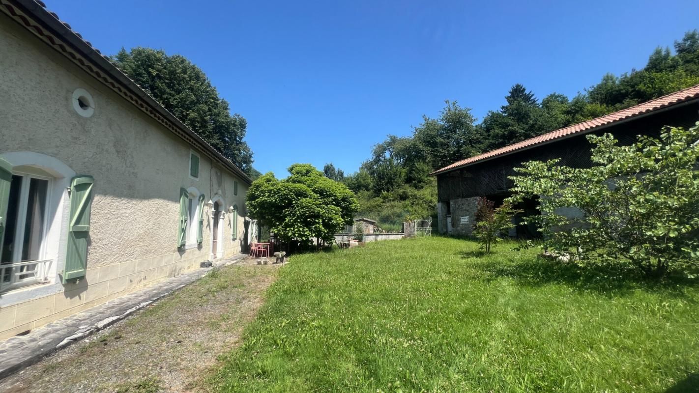 MONTEGUT Longère de charme de 183 m2 2