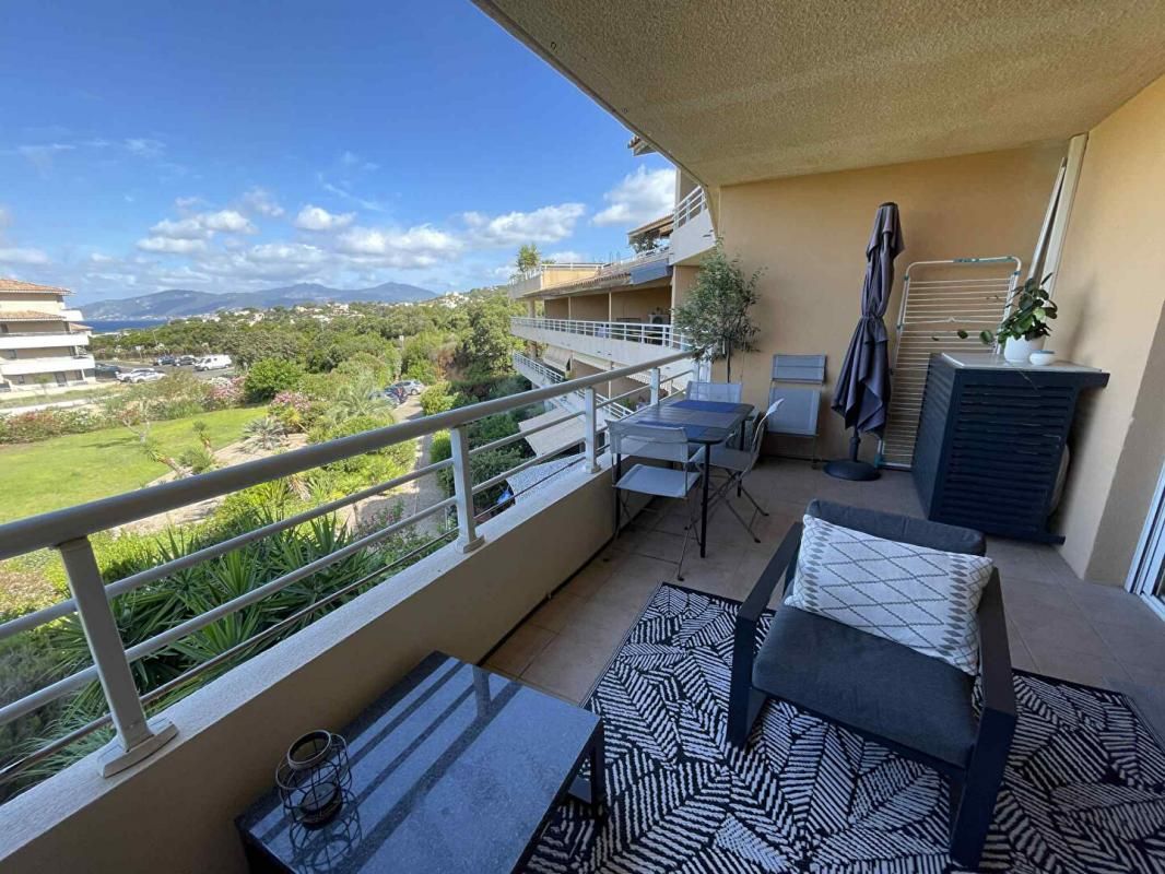 ALBITRECCIA Appartement de type T3 de 96 m² + terrasse de 11m² avec vue mer 2