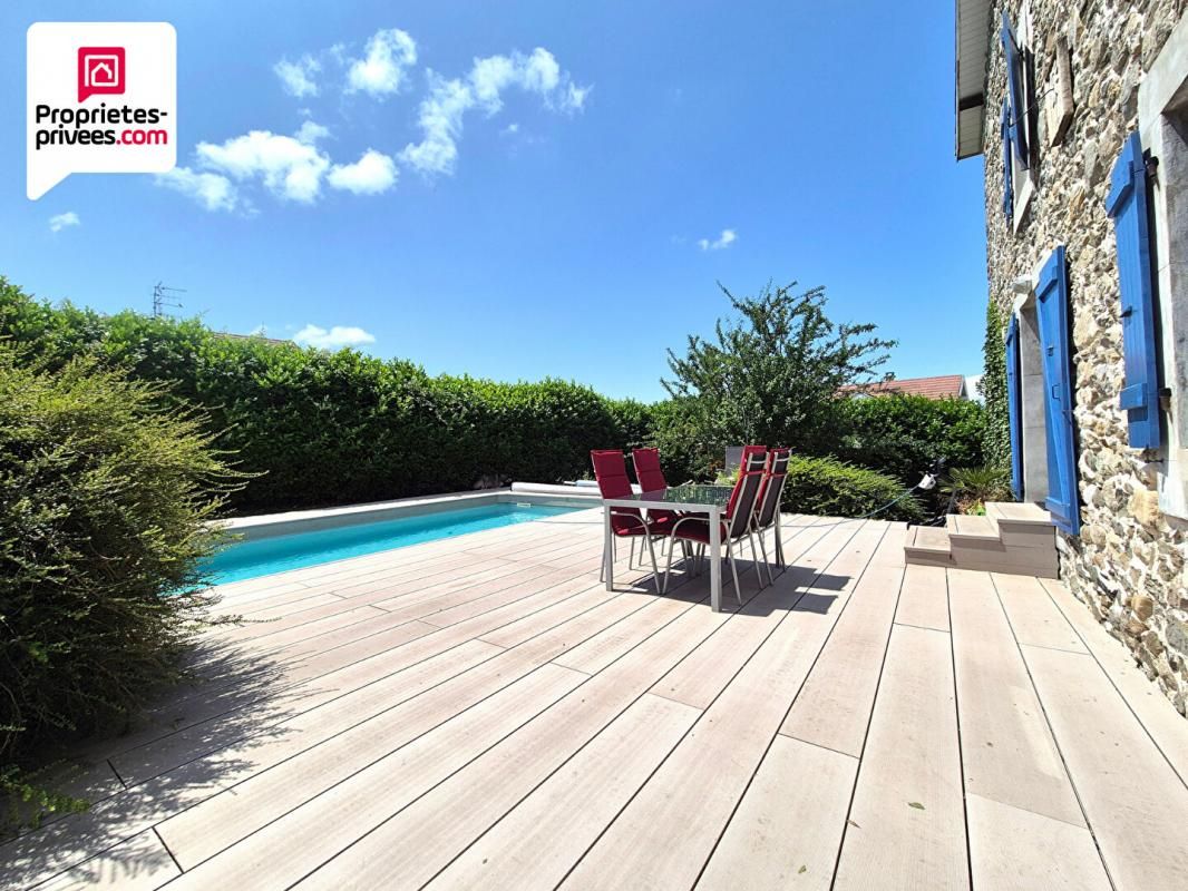 SAINT-CERGUES Maison en pierre 6 pièces 172 m² - Terrain clos avec piscine - St-Cergues 74140 2