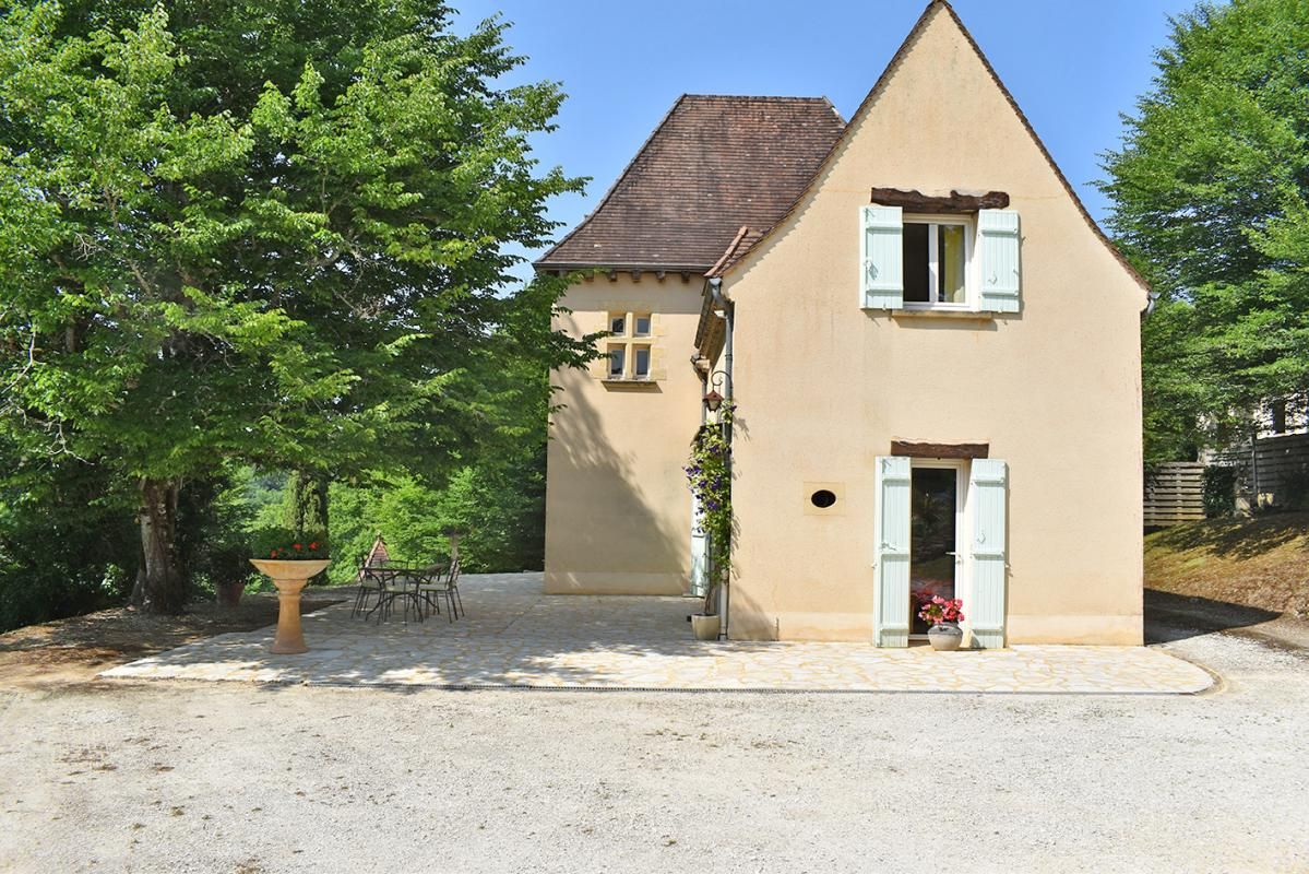ARCHIGNAC Maison Archignac 10 pièce(s) 213 m2 2
