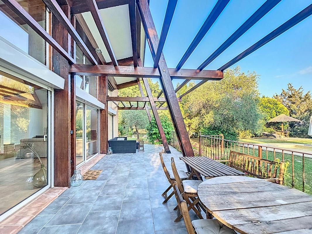 SAINT-CEZAIRE-SUR-SIAGNE VILLA D'ARCHITECTURE BIOCLIMATIQUE 5 PIECES  147 m2 PISCINE 4