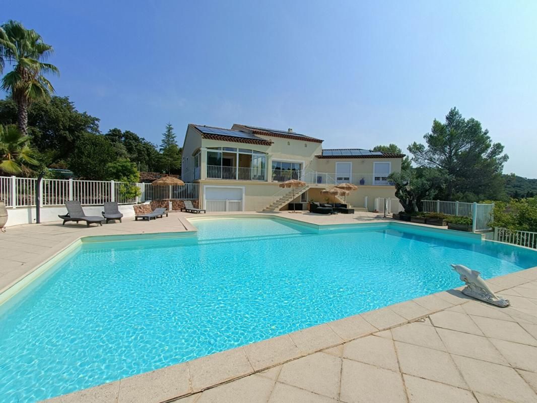 CUERS À Vendre, exceptionnel, en exclusivité, Maison Familiale de 205 m² avec Piscine à Débordement et Terrain Boisé de 13000 m² 2