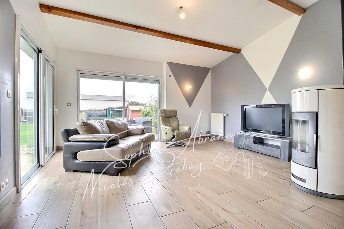 BONNEVAL Maison en pierres avec jardin et double garage 2