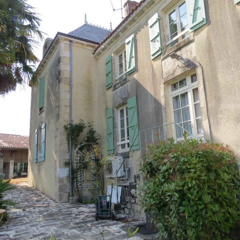 FOUSSAIS-PAYRE Maison de Maître , dépendance et jardin remarquable 4