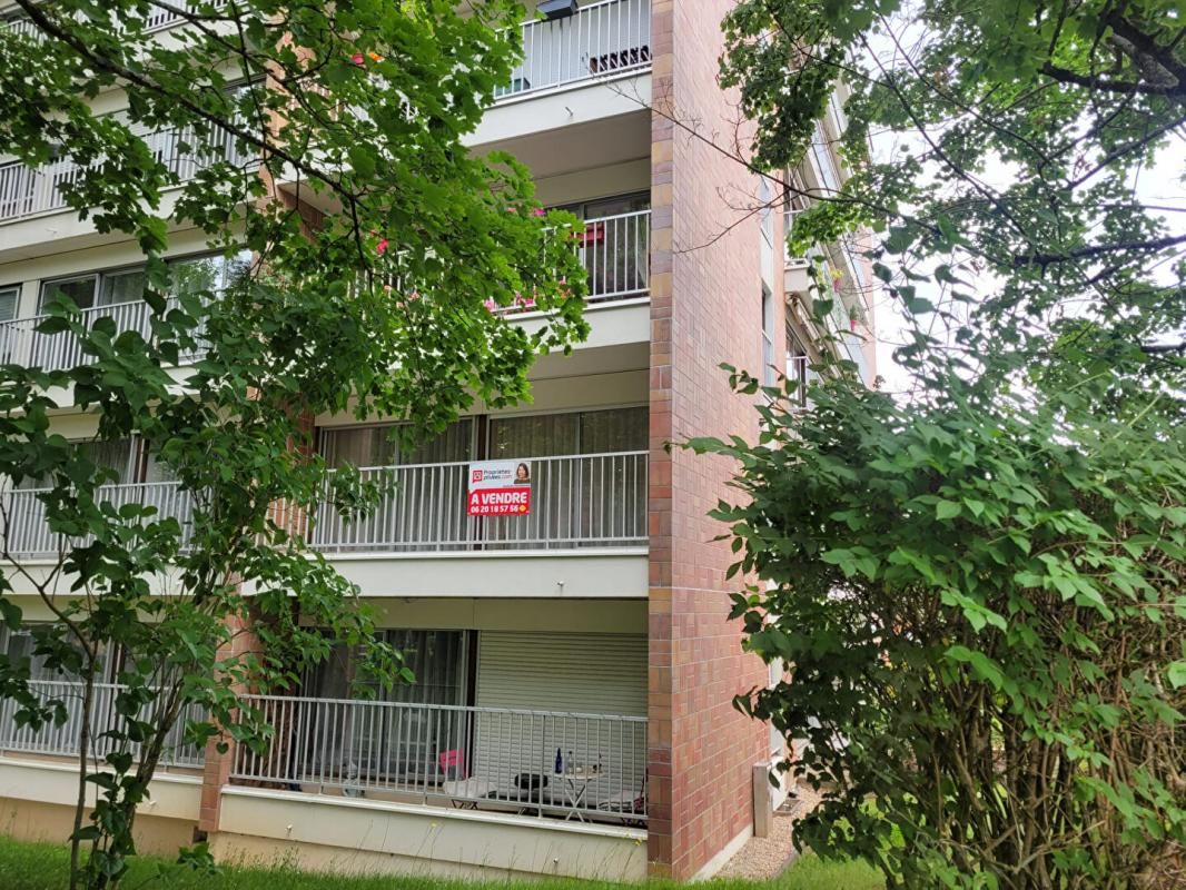 91800- BRUNOY- Appt T4- 87 m²+ cave+ parking