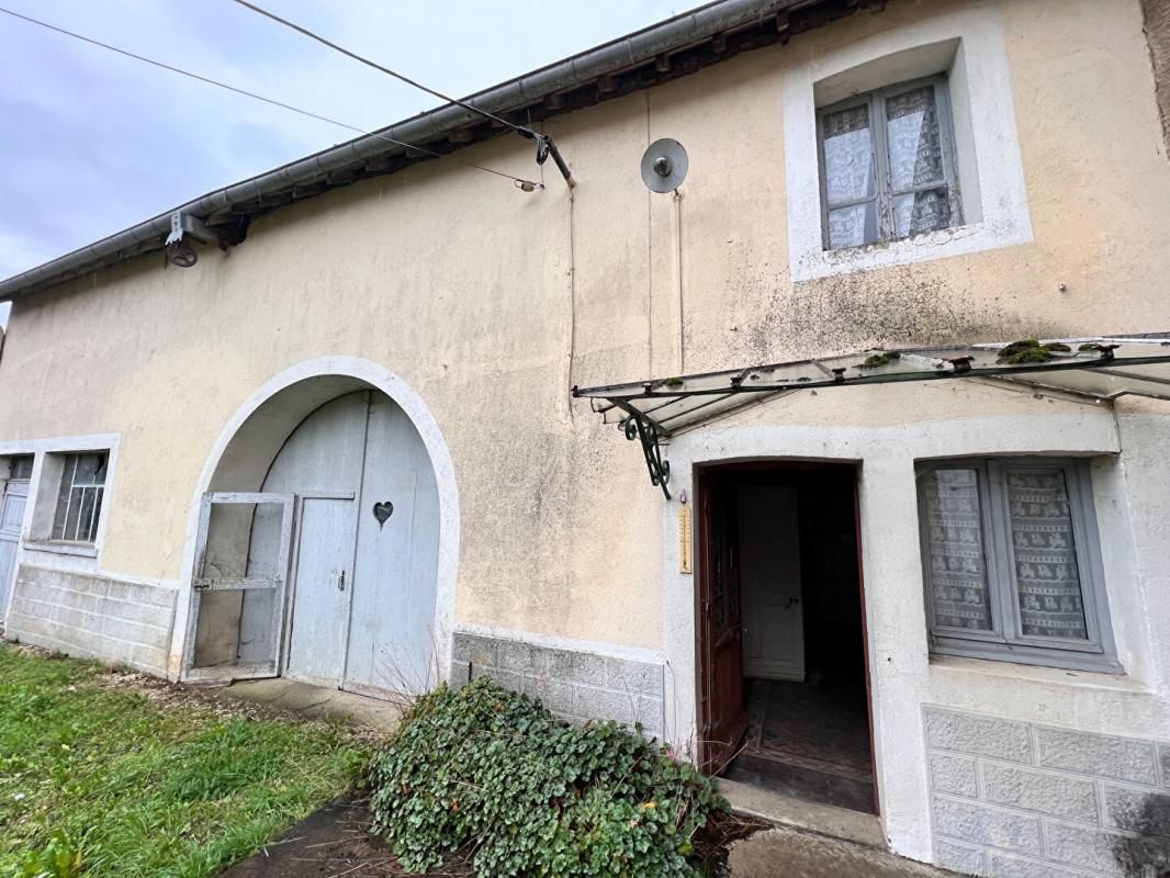 70700 - ETRELLES ET LA MONTBLEUSE - 125 m2 - 4 chambres - Prix : 38000 honoraires charge vendeur