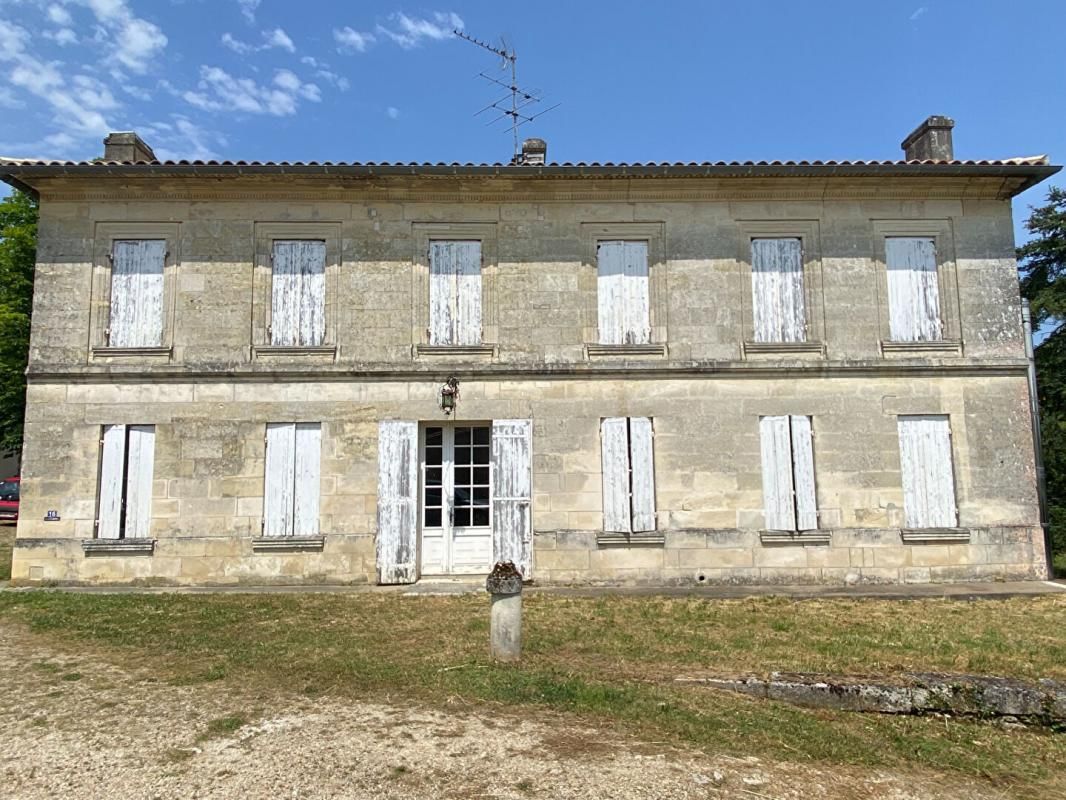 MONTAGNE Opportunité confidentielle et rarissime : un château viticole d'exception au coeur de Saint-Georges-Saint-Émilion 3