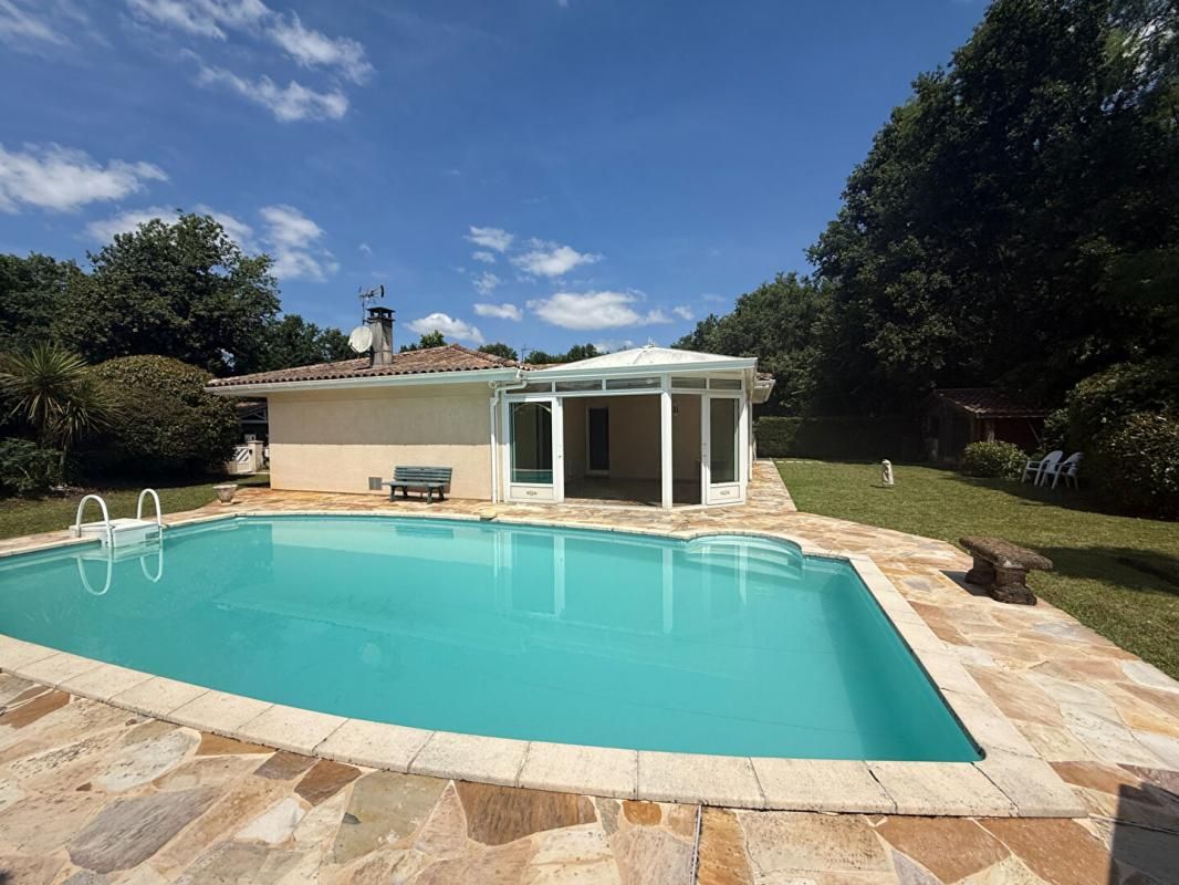 MAISON 3CH SUR 800M² DE TERRAIN VERANDA PISCINE GARAGE