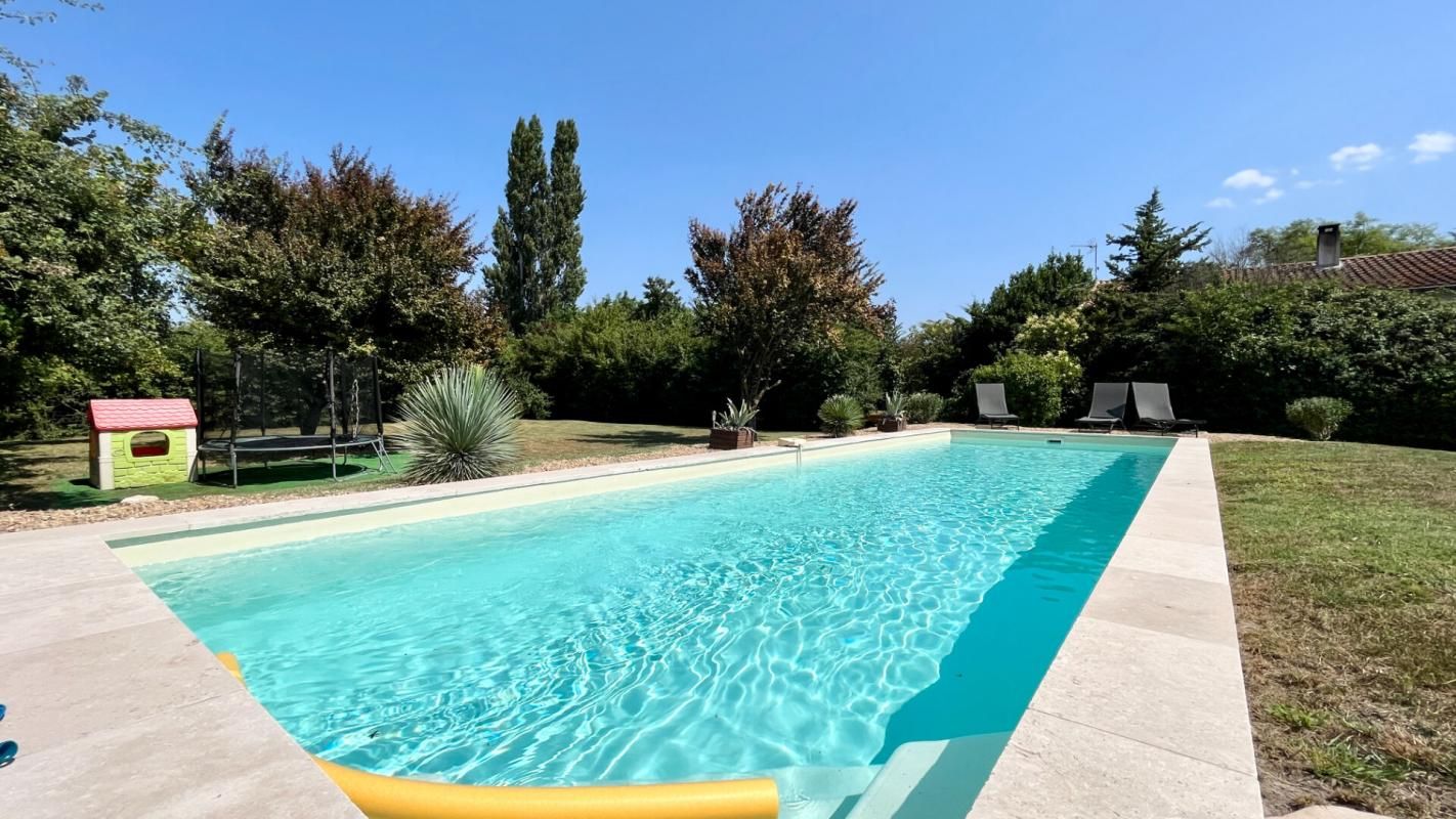 LE THOR  Maison 160 m²  avec piscine, dépendance et garage 630 000