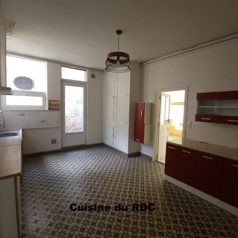 NONANCOURT Maison 193 m² Nonancourt Hyper Centre (27320), local commerciale, 4 chambres, 2 cuisines, dépendance, cave à vins, préau, cour. Prix HAI 130 000 1