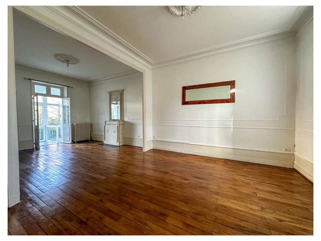 PERIGUEUX Maison de ville Perigueux 7 pièce(s) 133.81 m2 2