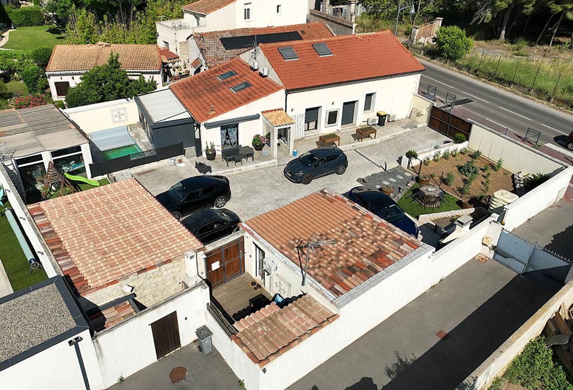 Villa R+1 de 185m2, avec appartement indépendant de 30m2 + piscine et garage Dble