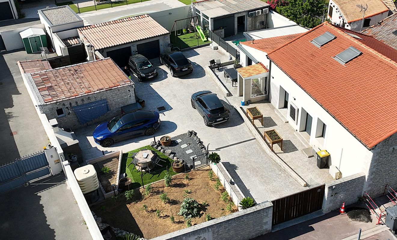BALARUC-LES-BAINS Villa R+1 de 185m2, avec appartement indépendant de 30m2 + piscine et garage Dble 2