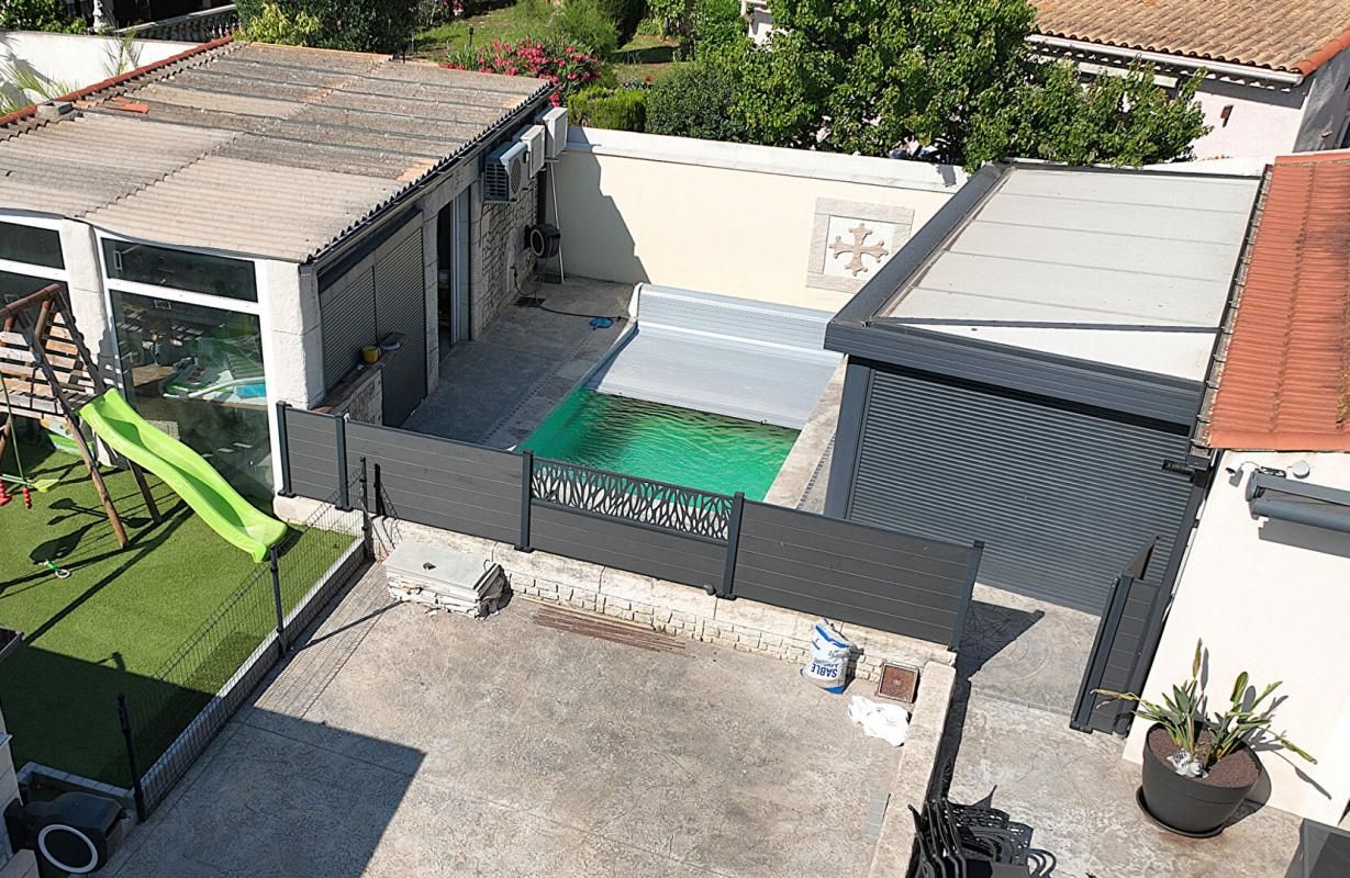 BALARUC-LES-BAINS Villa R+1 de 185m2, avec appartement indépendant de 30m2 + piscine et garage Dble 3