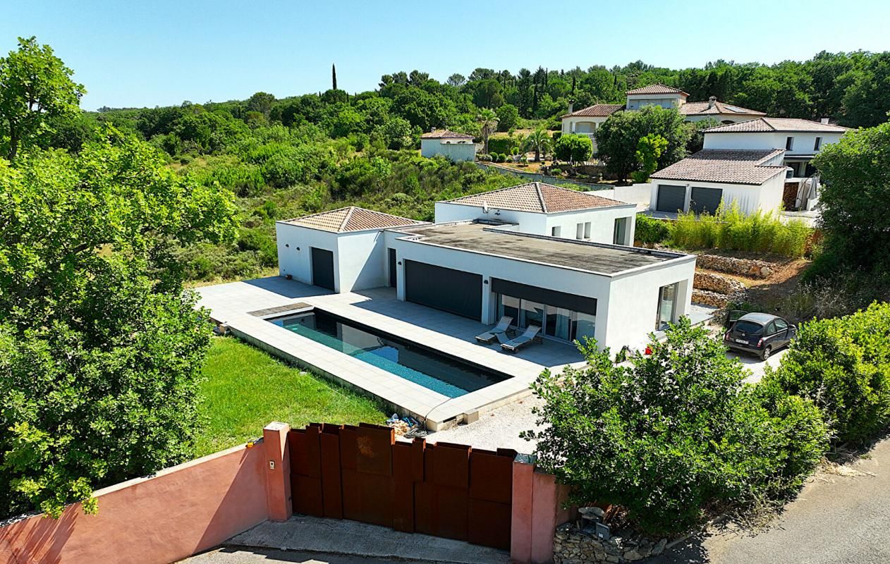 Villa contemporaine de 200m2 sur 100m2 de sous sol aménagé