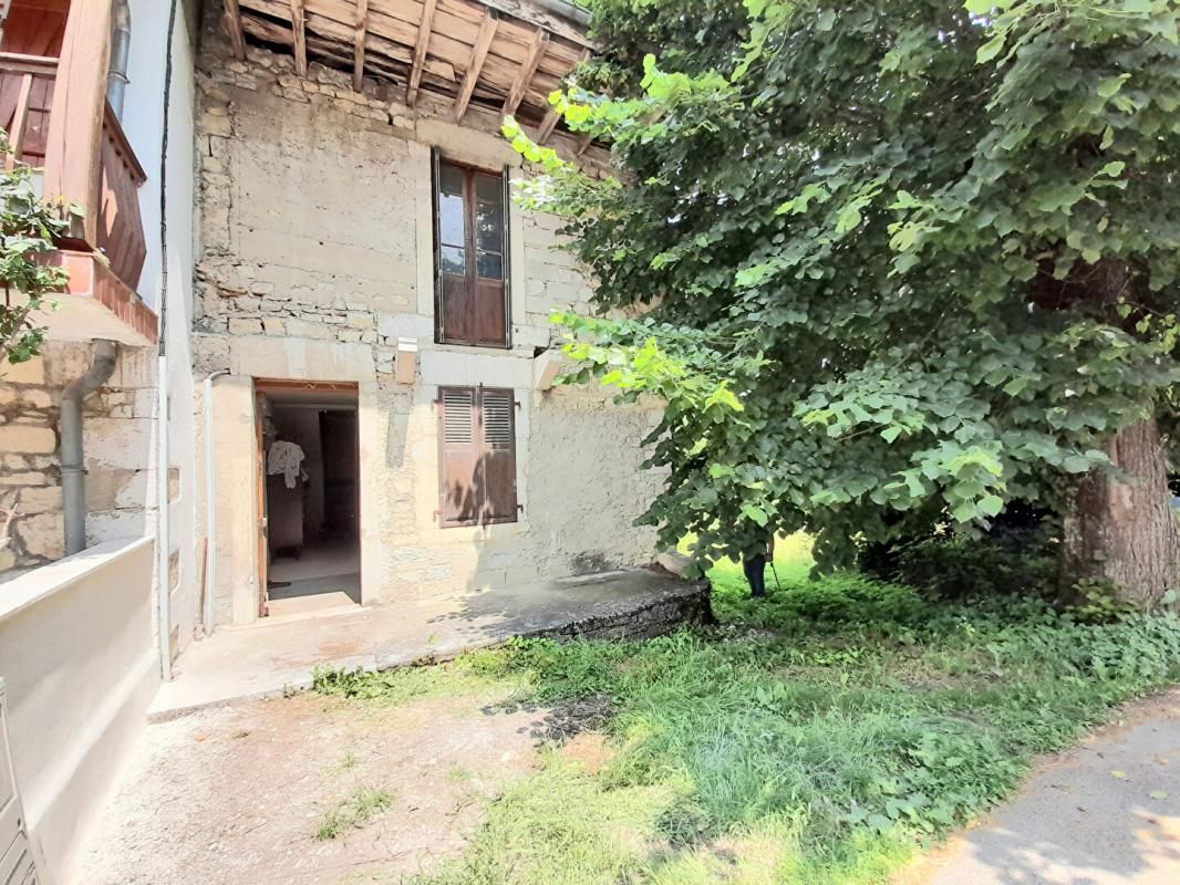 MAGNIEU Maison en pierre à Magnieu 1