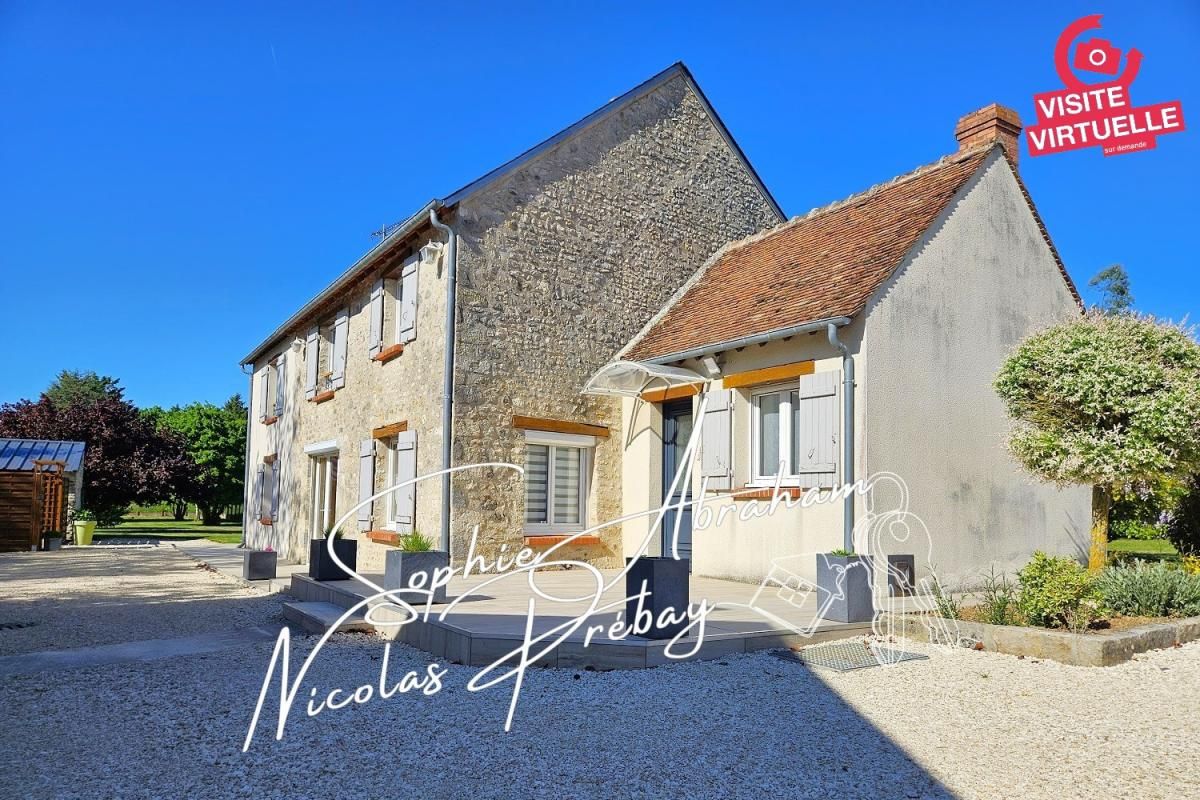 Maison en pierres de 9 pièces avec dépendances, garage et terrain