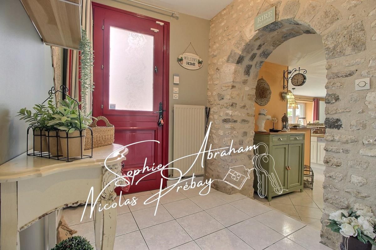 ETAMPES Maison en pierres de 9 pièces avec dépendances, garage et terrain 3