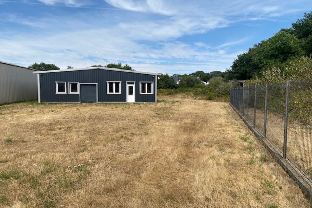 MUZILLAC Terrain de 2747 m 2 MUZILLAC avec Bâtiment industriel 415 m2 2