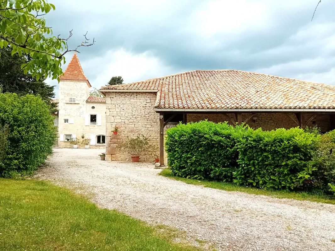 Maison et gîte 9 pièces 213 m2 deux piscines