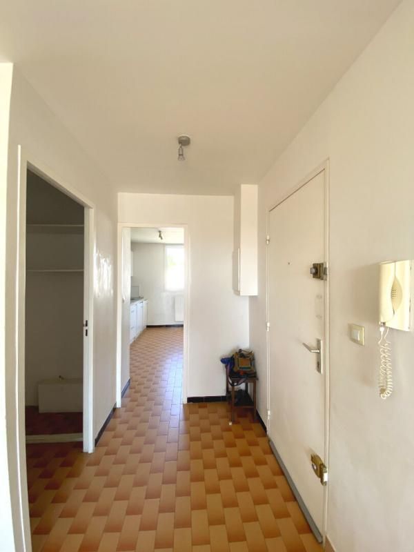 Appartement T3 vendu avec une place de parking + un cellier