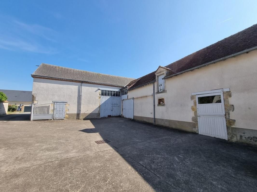 ASCHERES-LE-MARCHE Maison Ascheres Le Marche avec dépendances 2