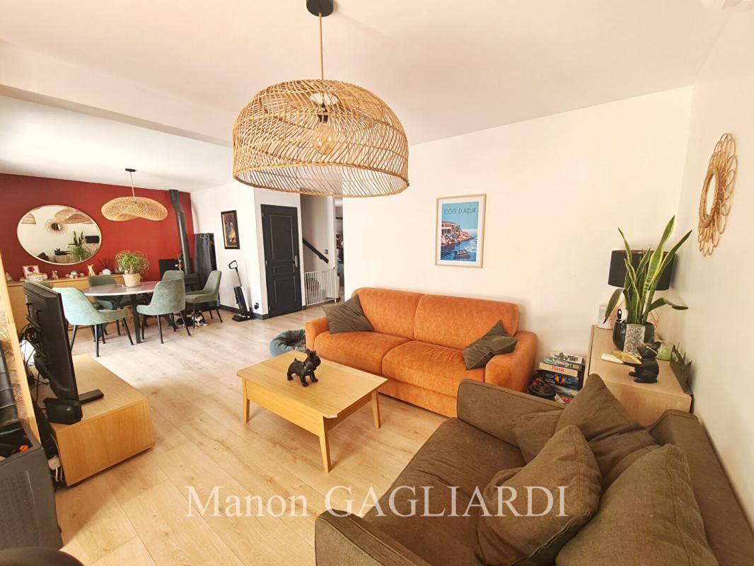 SIX-FOURS-LES-PLAGES PROCHE CENTRE VILLE- VILLA T5 RENOVEE - AU CALME AVEC JARDIN 2