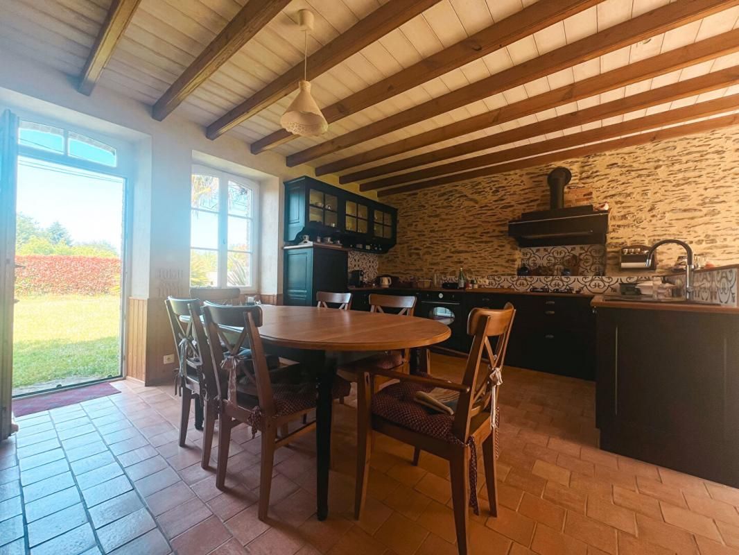 LA CHAPELLE-SUR-ERDRE Jolie maison en pierre de 172m2 - Proche bourg de la Chapelle-sur-Erdre 4