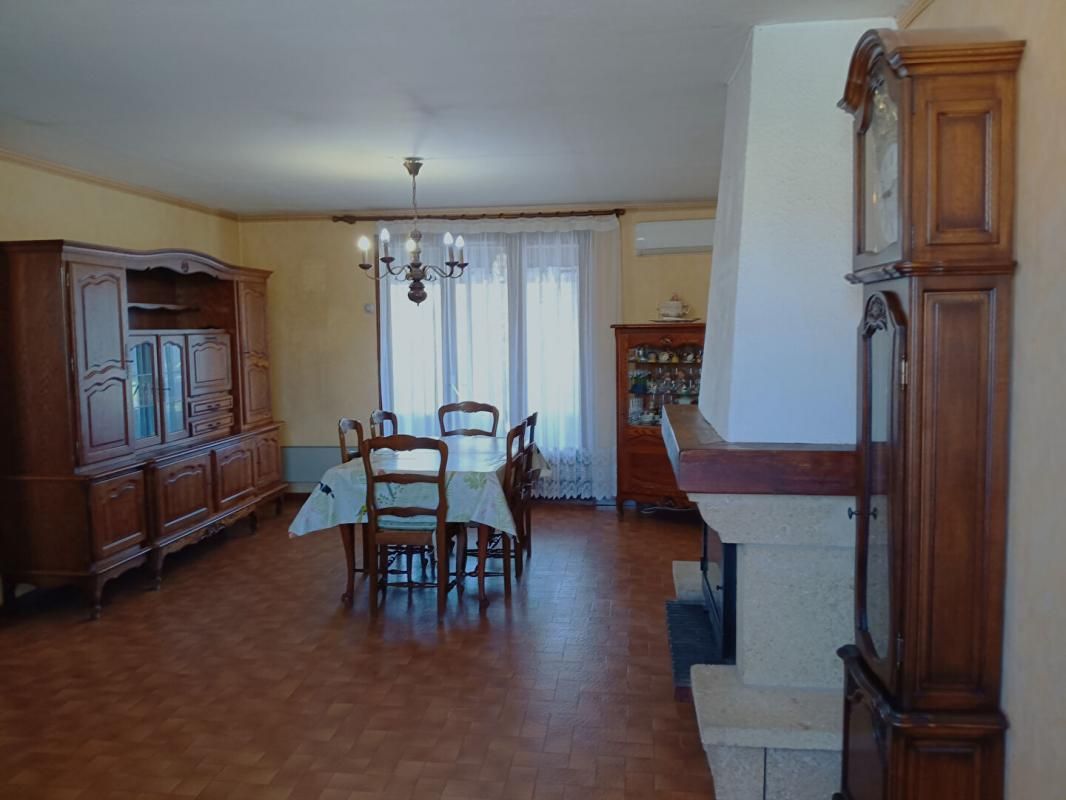 LE MUY Maison Le Muy 6 pièce(s) 143.31 m2 2