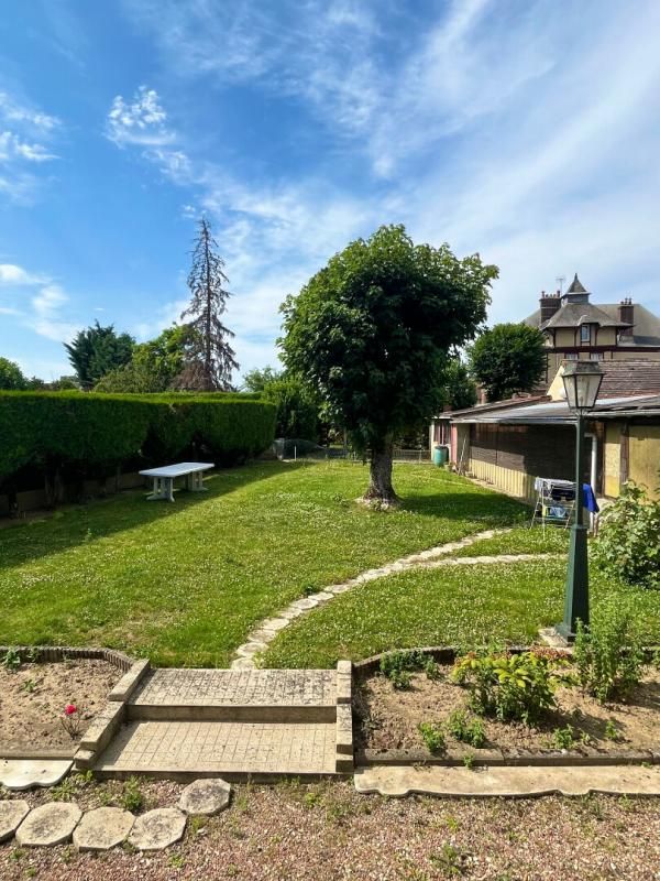 NOYON Maison Noyon 4 pièce(s) 97 m2 - Terrain 901m² - Sous-sol 4