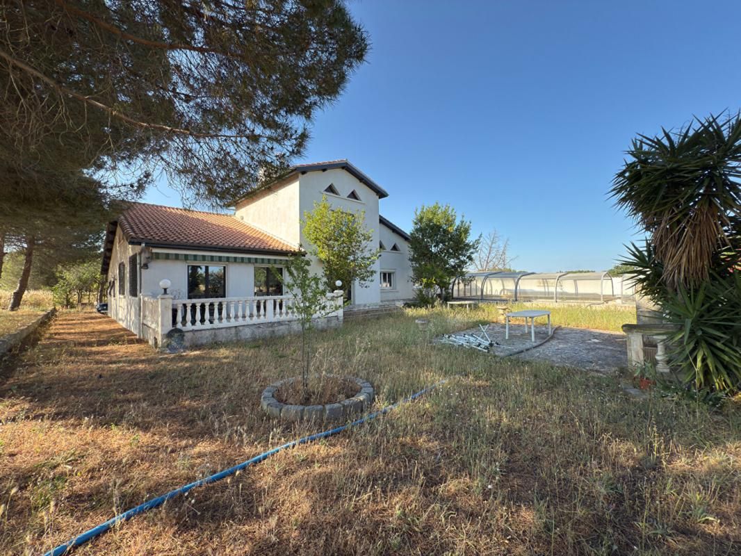 BEZIERS Villa d'architecte avec piscine et grand parc arboré 2