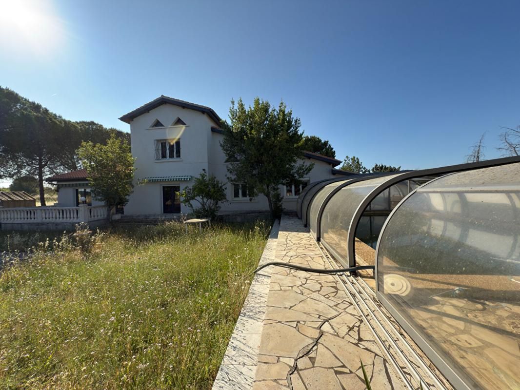 BEZIERS Villa d'architecte avec piscine et grand parc arboré 3