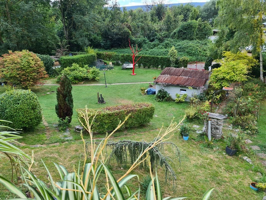 BERNIERES-SUR-SEINE Tosny - Maison avec vue sur Seine de 110 m2 - Trois chambres- sur un terrain clos de 8.242 m2 - Prix : 201.000 2