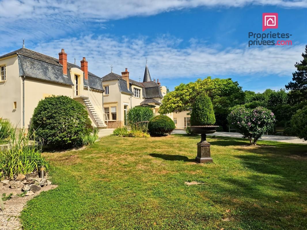 MERY-SUR-SEINE Propriété de charme avec dépendances, parc arboré et fort potentiel 1